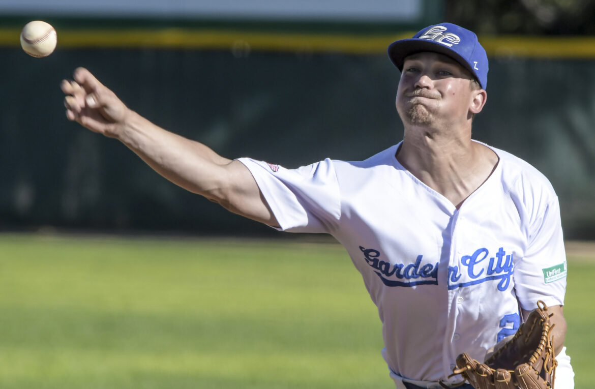 Garden City Wind splits road games at Santa Fe