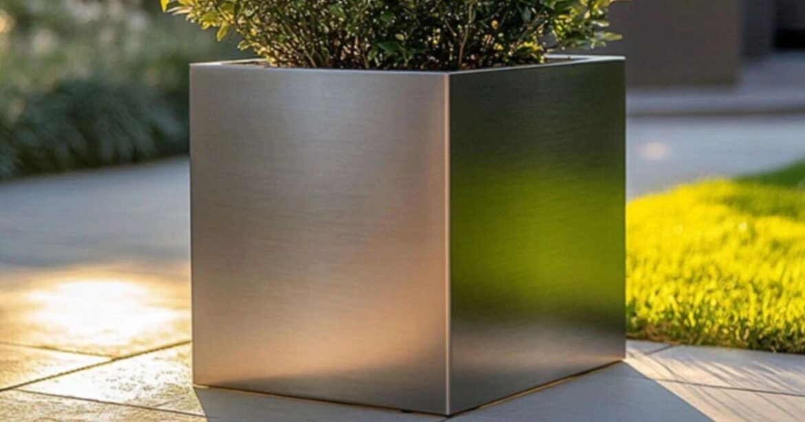 Garden planter reduced by £32 'in a variety of colours'