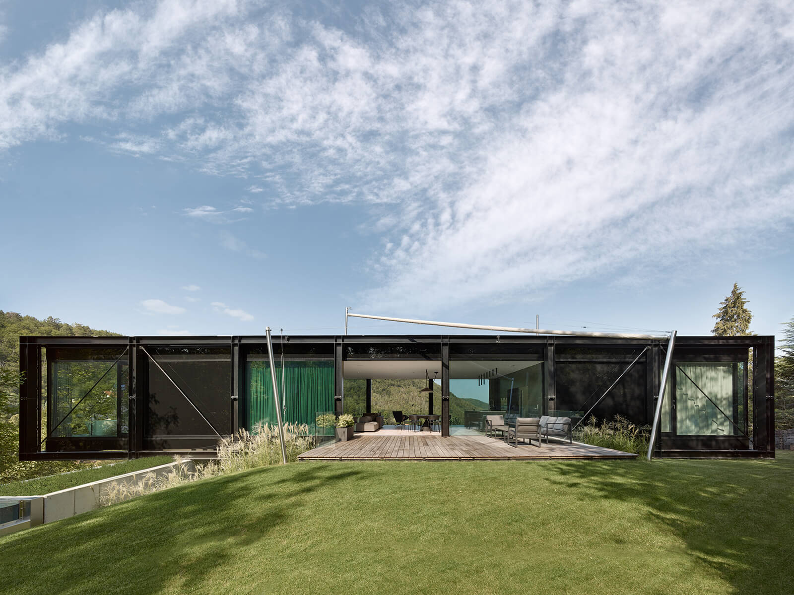 The villa is completed with connecting lush gardens  | Villa Sidonius | Stempel & Tesar architekti | STIRworld