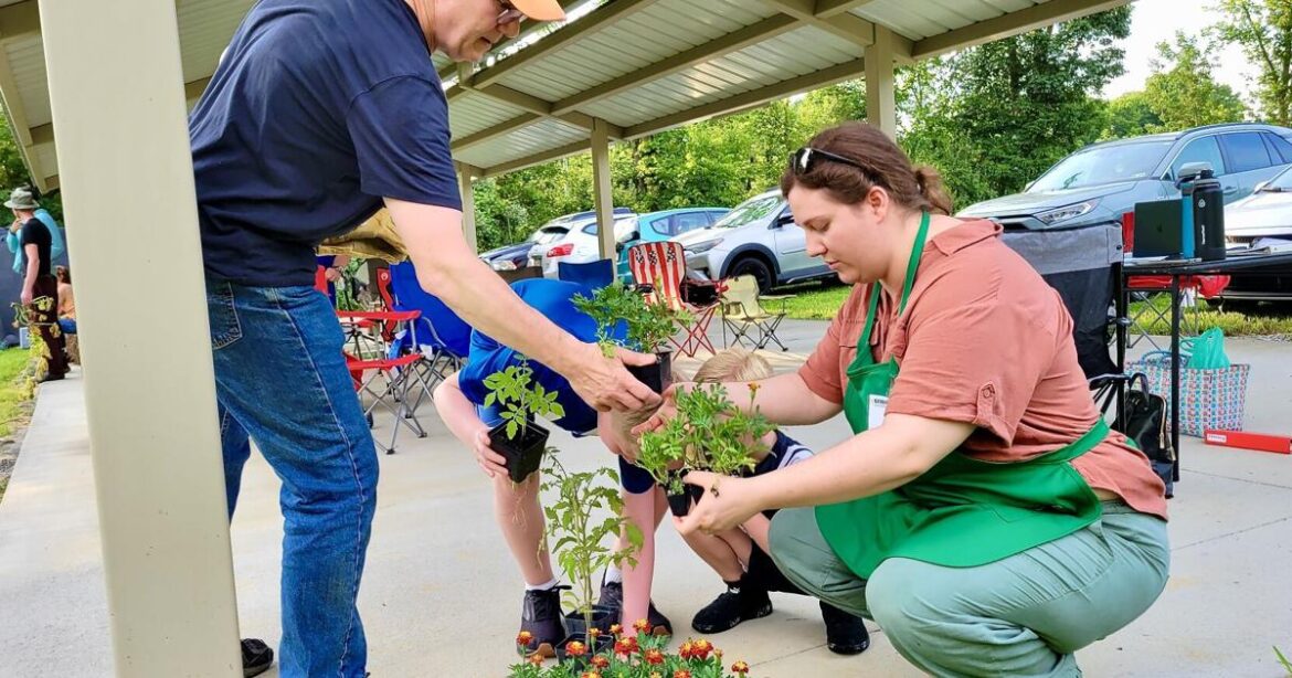 Master Gardeners talk 'Good Bugs vs. Bad Bugs' at new workshop | Eedition