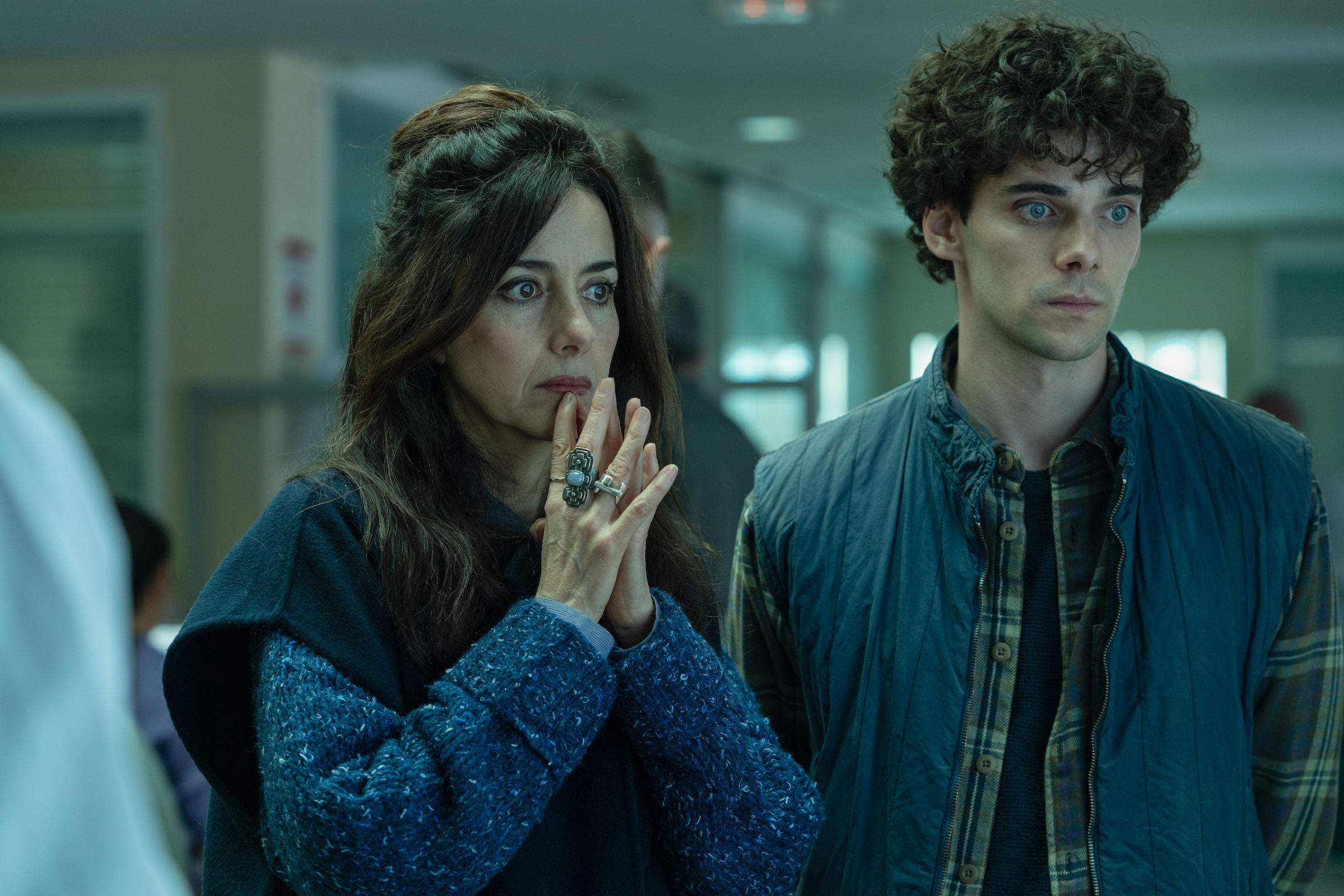 EL JARDINERO. Cecilia Suárez as China Jurado, Álvaro Rico as Elmer in episode 02 of EL JARDINERO. Cr. Niete/Netflix © 2024