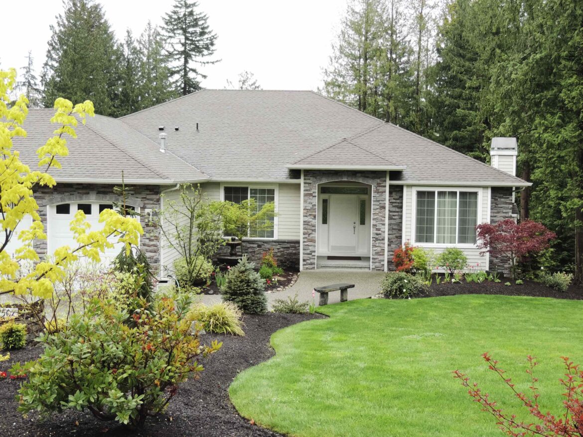 5 Front Yard Features That Are Always Eyesores, Say Designers