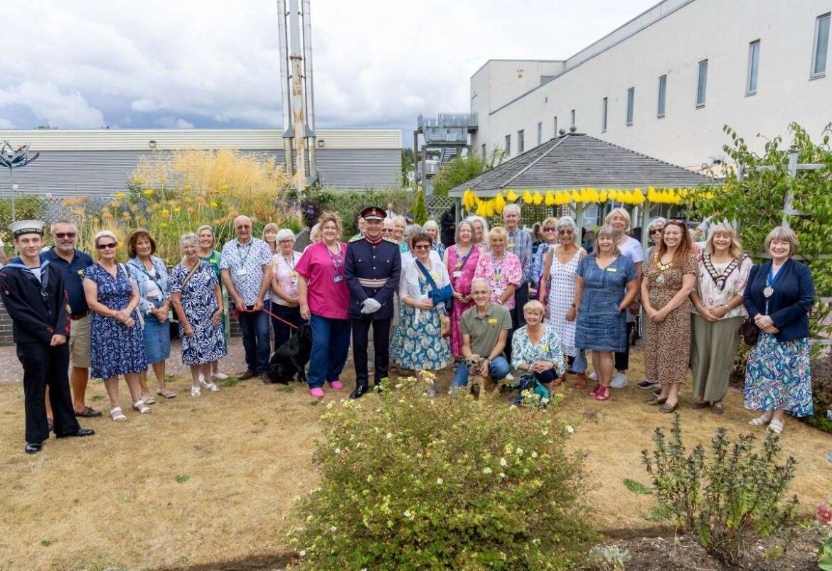 West Berkshire Community Hospital hosts a garden party to celebrate its volunteers West Berkshire Community Hospital hosts a garden party to celebrate its volunteers