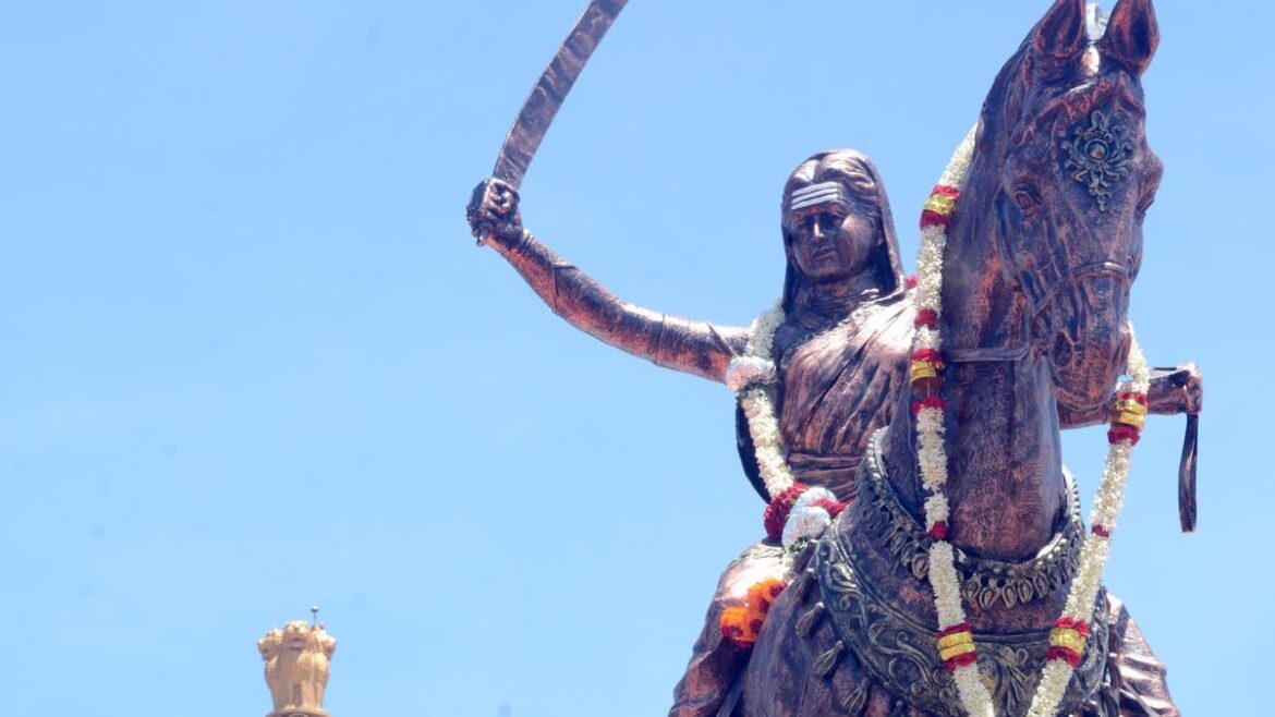 Independence Day 2025: Fort of Kittur, floral models of Chennamma and Sangolli Rayanna to attract visitors to Lalbagh flower show 