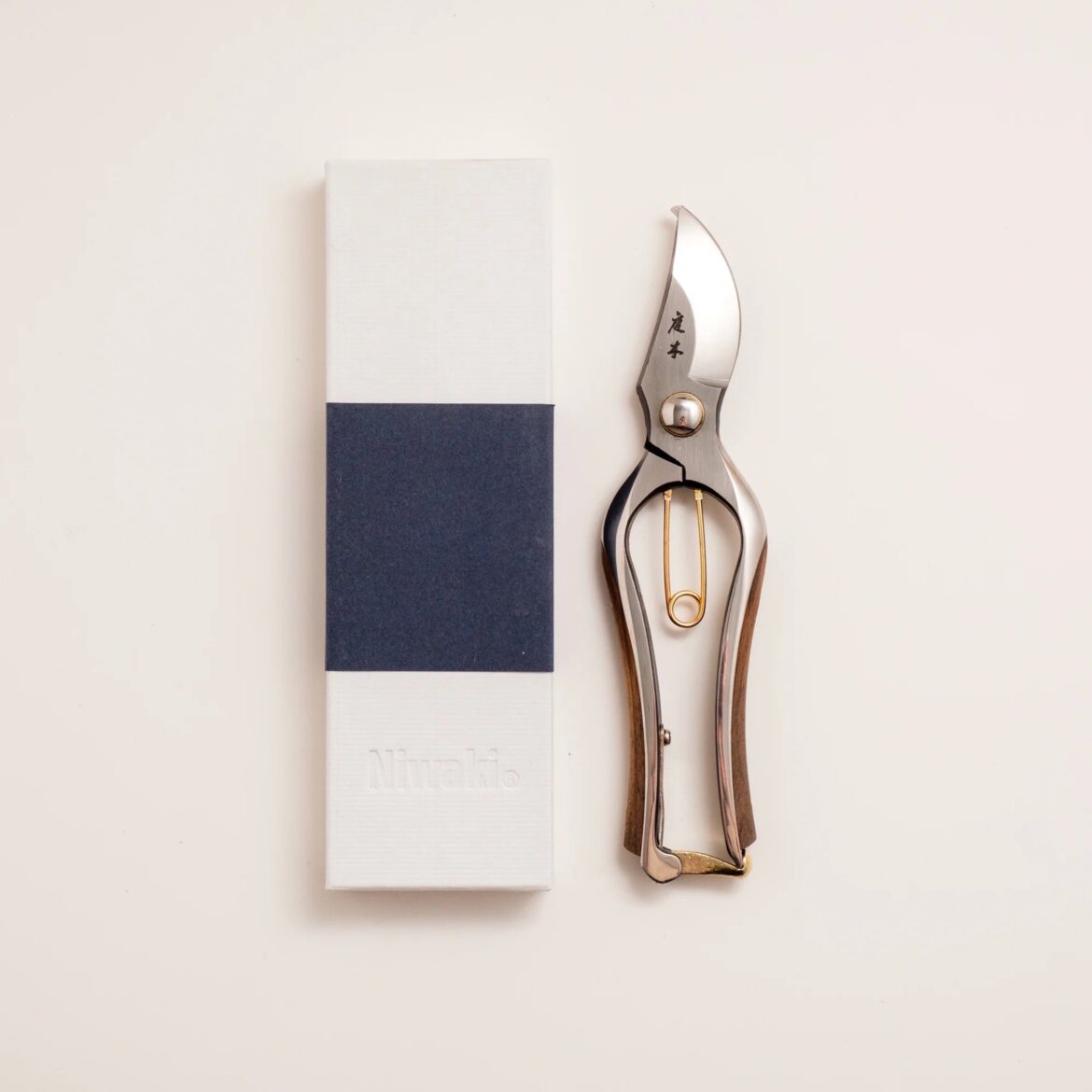 10 Cult-Favourite Gardening Tools to Feed Your Green Thumb 10 Cult-Favourite Gardening Tools to Feed Your Green Thumb