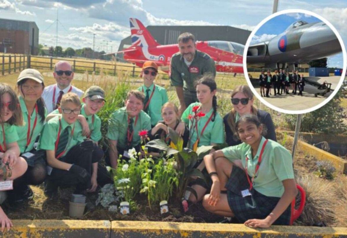 Grantham’s Walton Academy gardening club pupils visit RAF Waddington for rare visit with the Red Arrows Grantham’s Walton Academy gardening club pupils visit RAF Waddington for rare visit with the Red Arrows