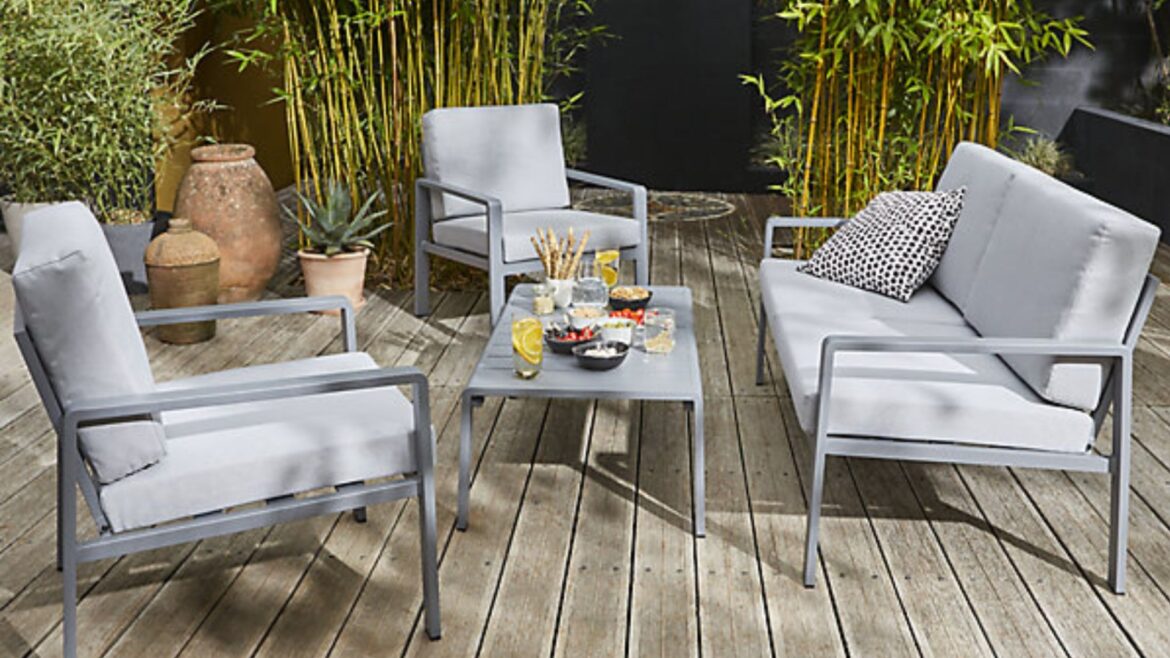 ‘Stylish’ garden sofa set ‘looks expensive’ but B&Q clearance sale shaves £175 off 'Stylish' garden sofa set 'looks expensive' but B&Q clearance sale shaves £175 off
