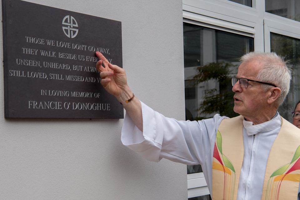 Fr Larry Kelly who officially unveiled a plaque in memory of the late Cahersiveen man Francie O'Donoghue on his 10th anniversary.