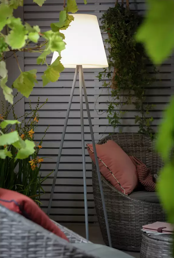 Warm White Outdoor Tripod