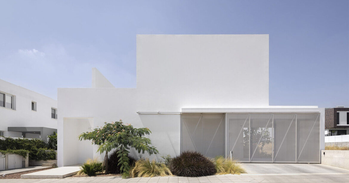 white walls envelop residence by draftworks* architects in cyprus