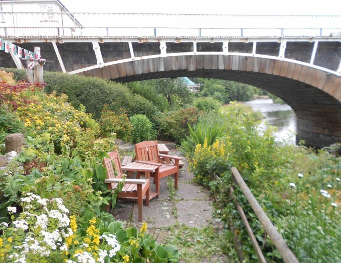 A chance for carers and the public to see some of Powys’ most beautiful gardens One of the quirky objects in the garden at Ponthafren, on the banks of River Severn run and maintained totally by volunteers