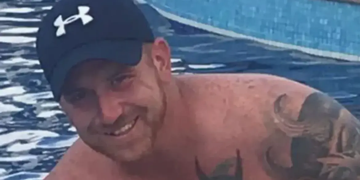 Fraudster gardener avoids jail despite taking £25,000 from ‘devastated’ customers for botch jobs Fraudster gardener avoids jail despite taking £25,000 from 'devastated' customers for botch jobs