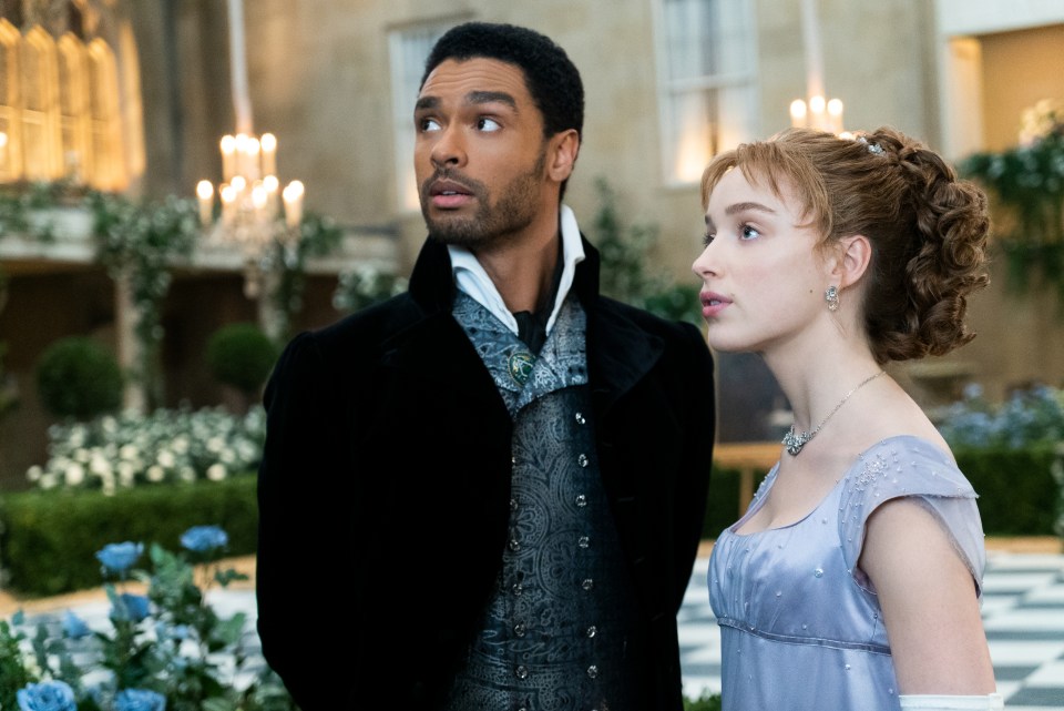 Regé-Jean Page as Simon Basset and Phoebe Dynevor as Daphne Bridgerton in Bridgerton.