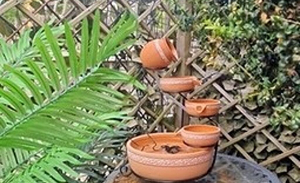 Gardenandgreen.co.uk: Solar Water Feature Cascade Gardenandgreen.co.uk: Solar Water Feature Cascade