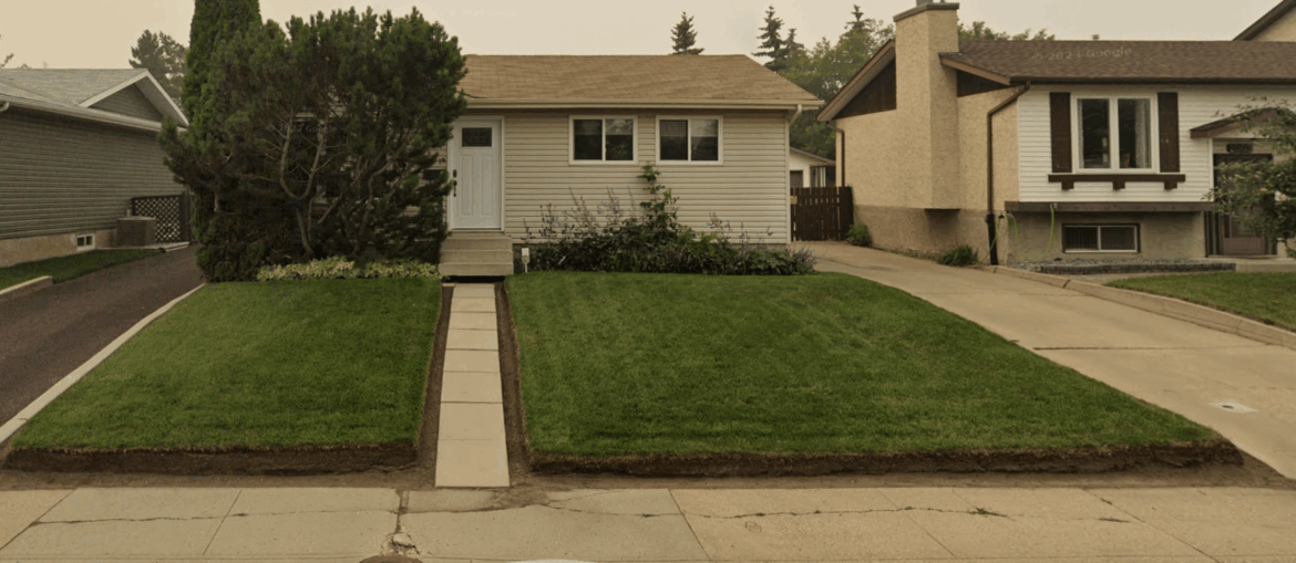 Lawn edging: expert level or complete fail? I spotted this on Google street view
