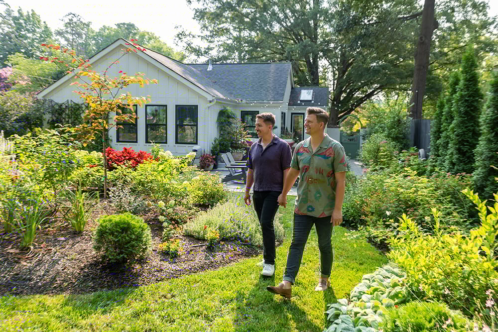 Charlotte, Nc, July 09 2025 Brian Gainey And Husband Tyler (last Name Tk) Int Heir Charlotte Home Gardens. Photographed By Peter Taylor In Charlotte, Nc, July 09 , 2025