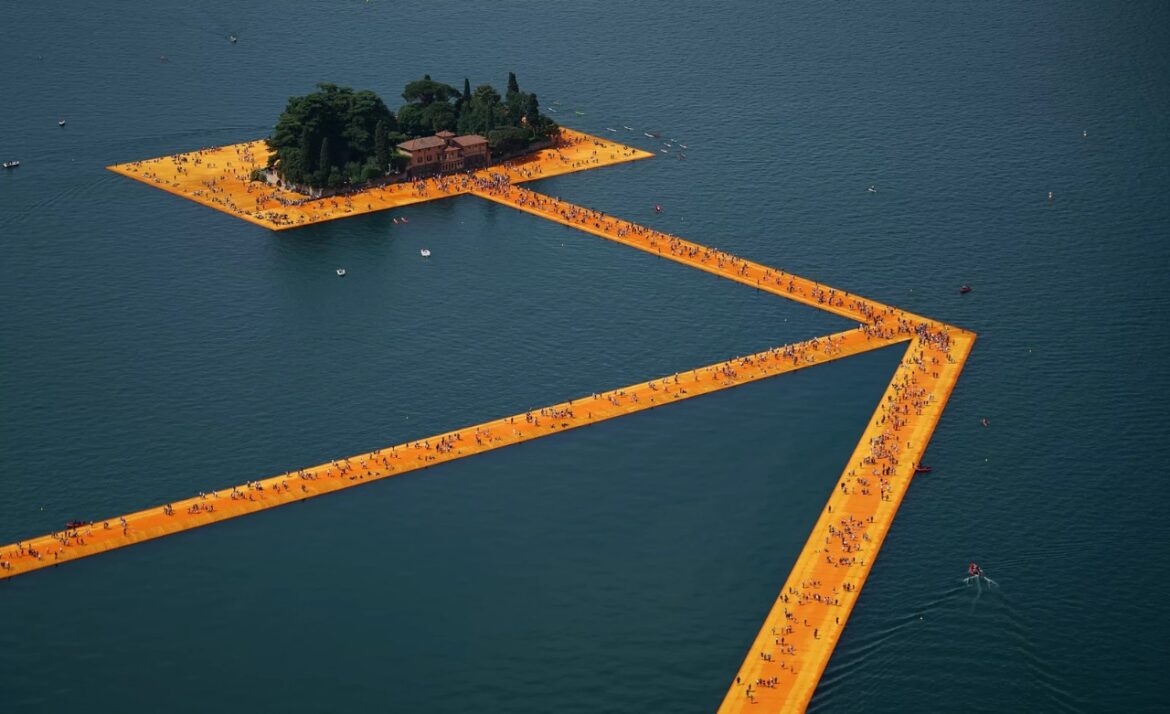The floating installations that created a dialogue between art, architecture and landscape The floating installations that created a dialogue between art, architecture and landscape