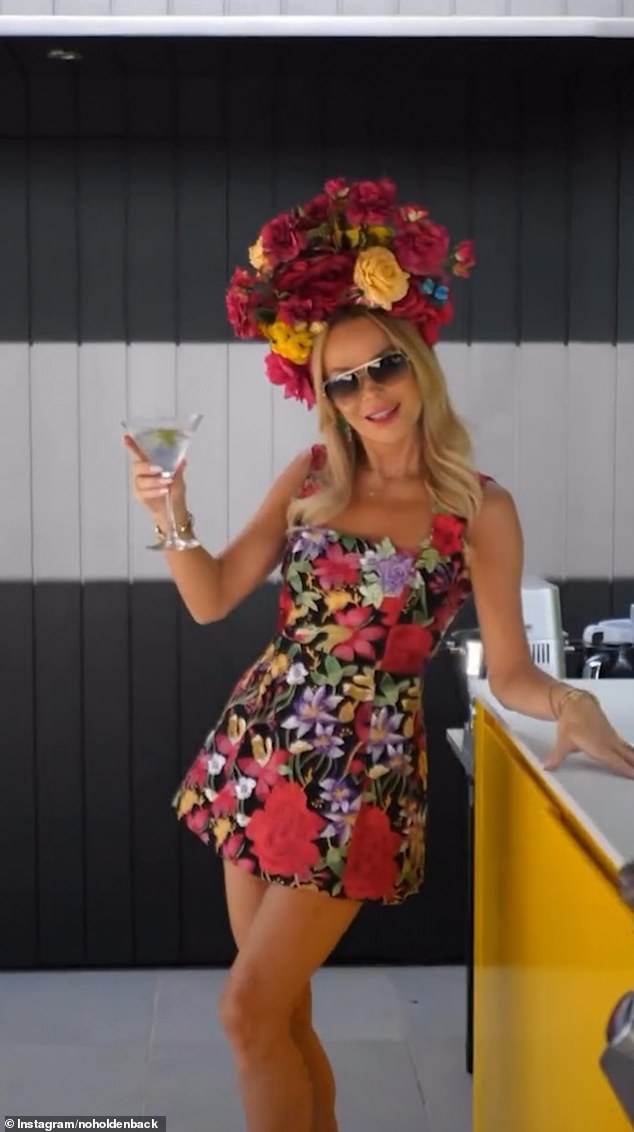 Amanda raised a glass as she posed in a playful video