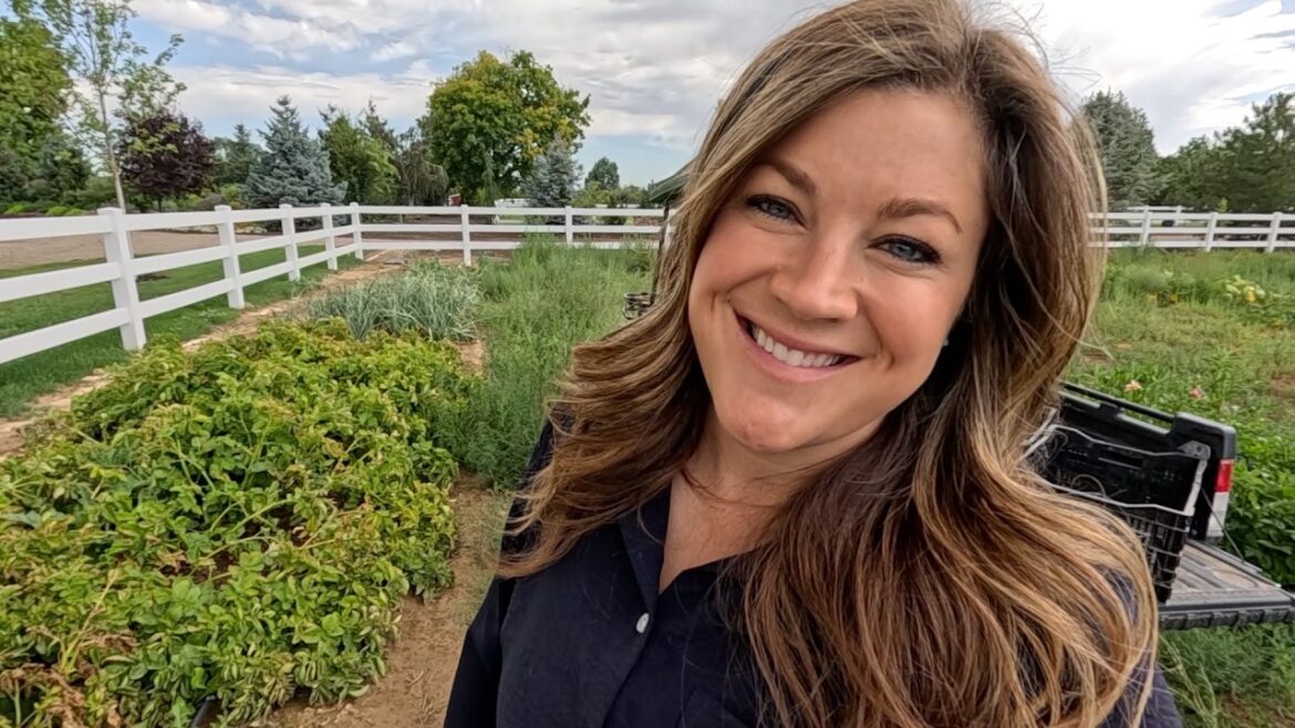 Garden Answer: Harvesting Potatoes & More Onions, Staking Pepper Plants & Baking Cinnamon Pull Apart Bread! ๐ฅ๐ถ๏ธ๐ฉโ๐ณ Harvesting Potatoes & More Onions, Staking Pepper Plants & Baking Cinnamon Pull Apart Bread! ๐ฅ๐ถ๏ธ๐ฉโ๐ณ