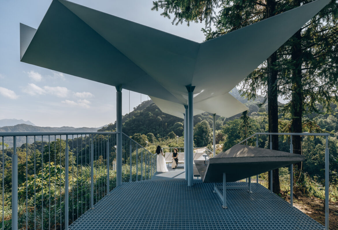 Half-Mountain Cloud Station / Qing Studio + Li Nu