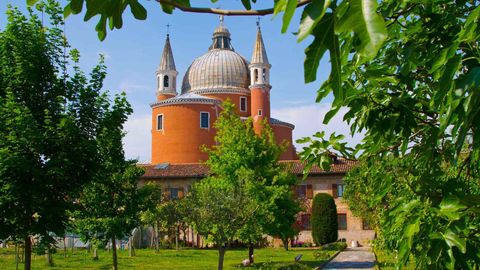 This 500-Year-Old Secret Garden In Venice Just Opened To The Public For The First Time