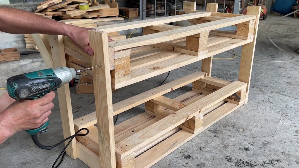 Awesome Pallet Garden Ideas for Your Home - Easy DIY Pallet Planter Box Plans for A Stylish Garden