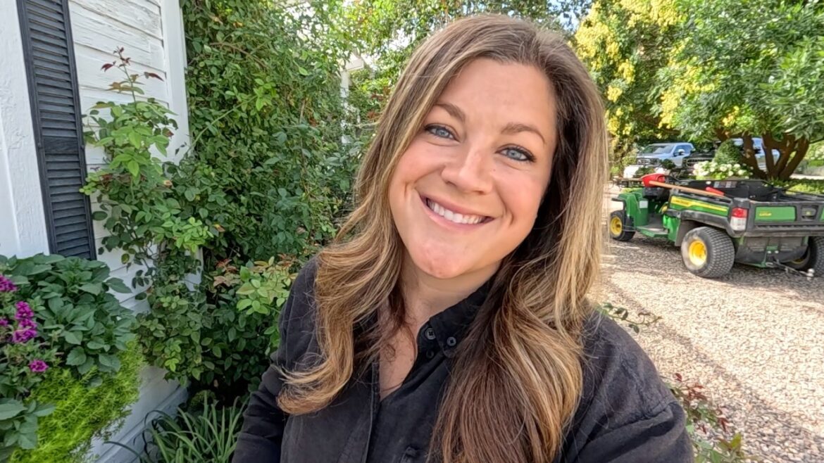 Chicken Coop Flower Bed Maintenance (Rose Pruning & Plant Removal) + Potato Cleaning! 😊🙌🌿