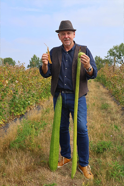 competitive-gardener-graham-barratt-with-all-four-of-his-record-breaking-vegetables-harvested-in-summer-2025
