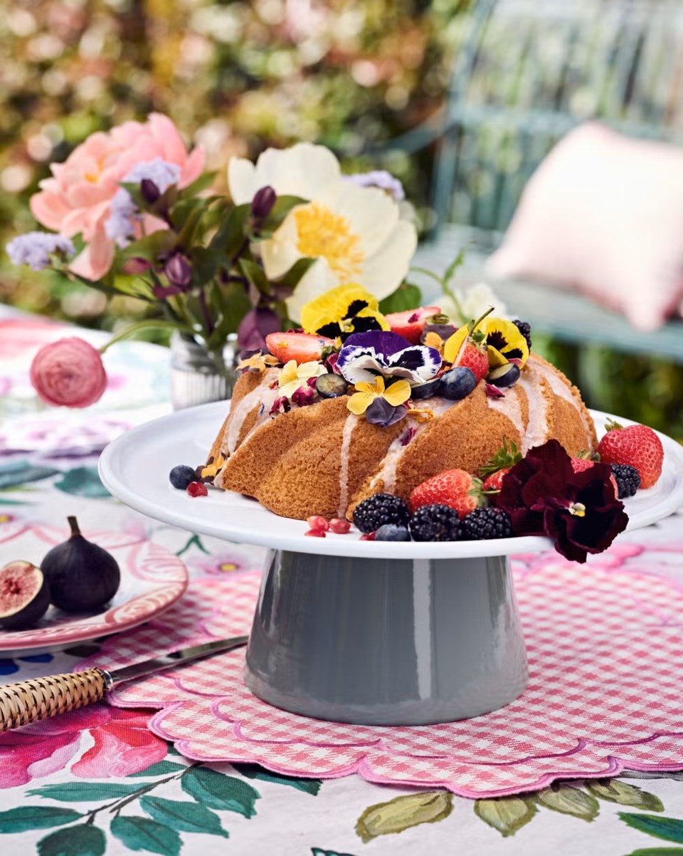 20250801-florals-on-cake