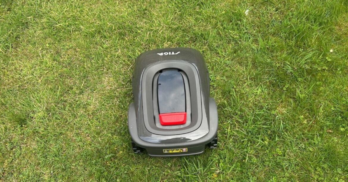 I tried a robot lawnmower that also fertilises your lawn I tried a robot lawnmower that also fertilises your lawn