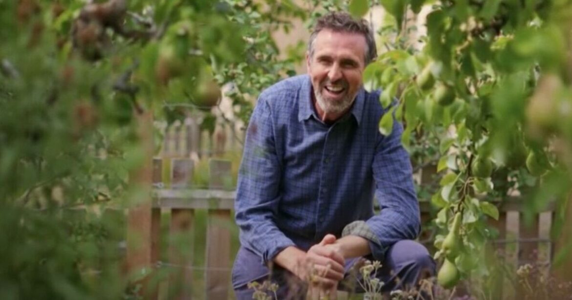 Gardeners' World inundated with complaints as fans rage at Adam Frost: 'Shame on you!' | TV & Radio | Showbiz & TV