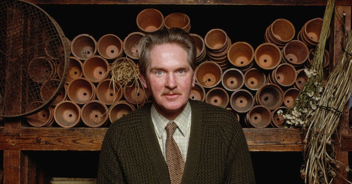 Inside Gardeners’ World star’s £700,000 home with incredible exterior | TV & Radio | Showbiz & TV Inside Gardeners’ World star’s £700,000 home with incredible exterior | TV & Radio | Showbiz & TV