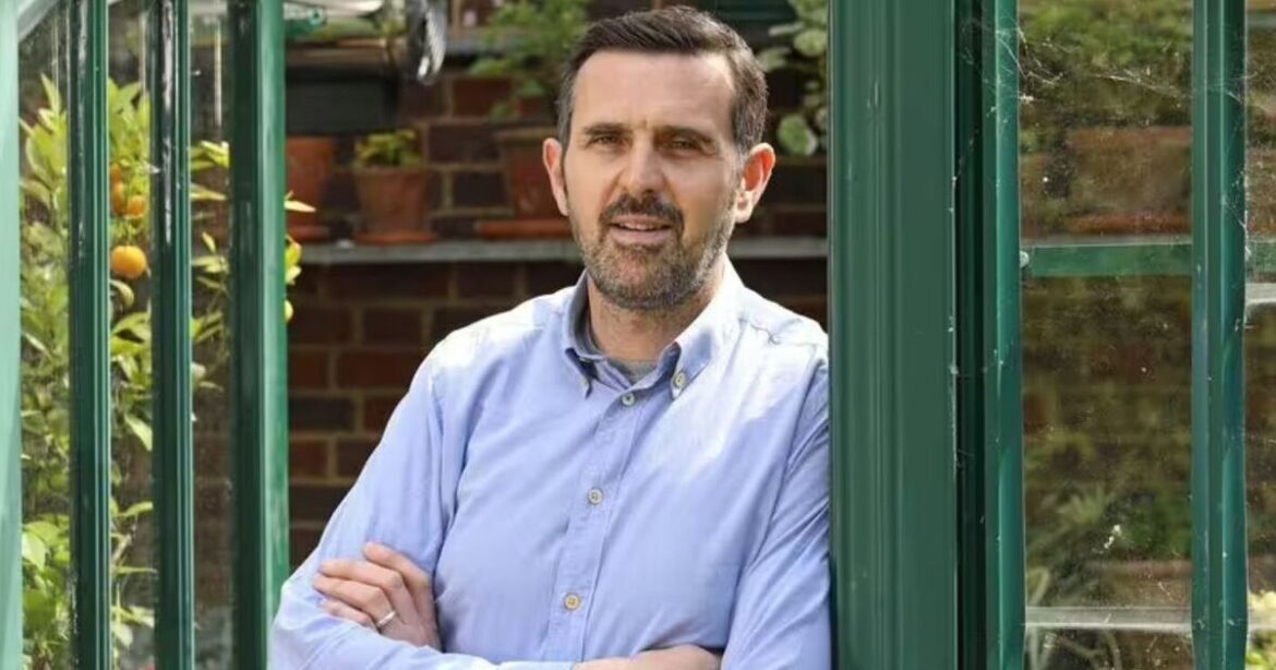 Gardeners' World star forced to issue apology after major show mistake | Celebrity News | Showbiz & TV