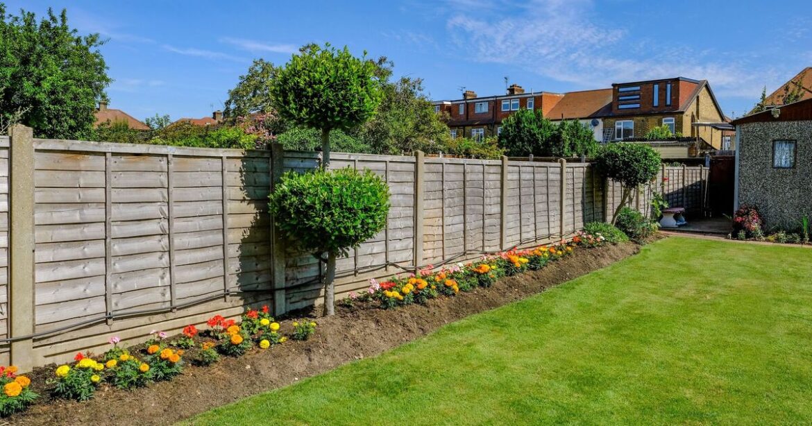 Gardeners warned of little-known fence rule that could lead to £5,000 fines Gardeners warned of little-known fence rule that could lead to £5,000 fines