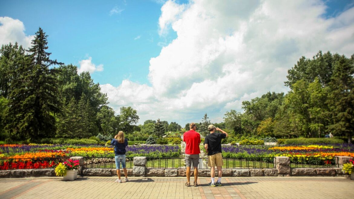 North Dakota and Manitoba to shake hands across the border North Dakota and Manitoba to shake hands across the border