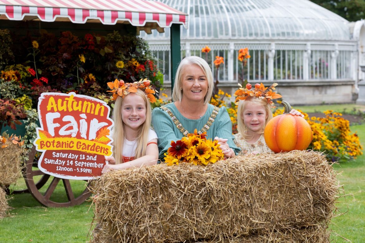 ALL OF THE FUN OF THE FAIR: Lord Mayor Councillor Tracy Kelly is joined by Felicity Phillips-Morrison (left) and Wren Phillips-Morrison (right) to launch this year’s Autumn Fair