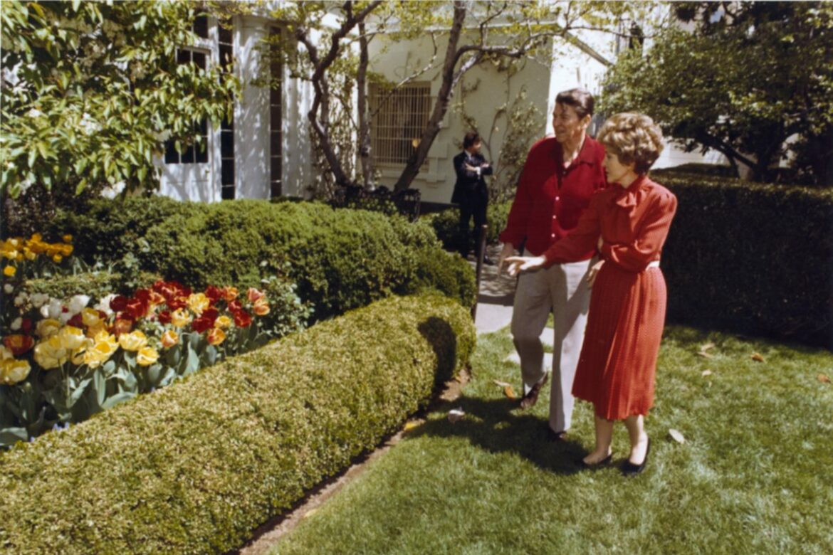 Photos show how White House gardens have bloomed in years past -- and today