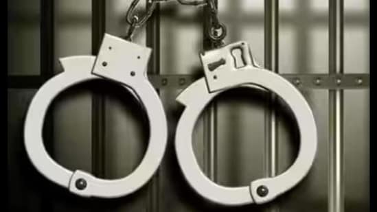 Locals caught the accused when he tried to flee from the scene and handed him over to the police.(HT Photo)