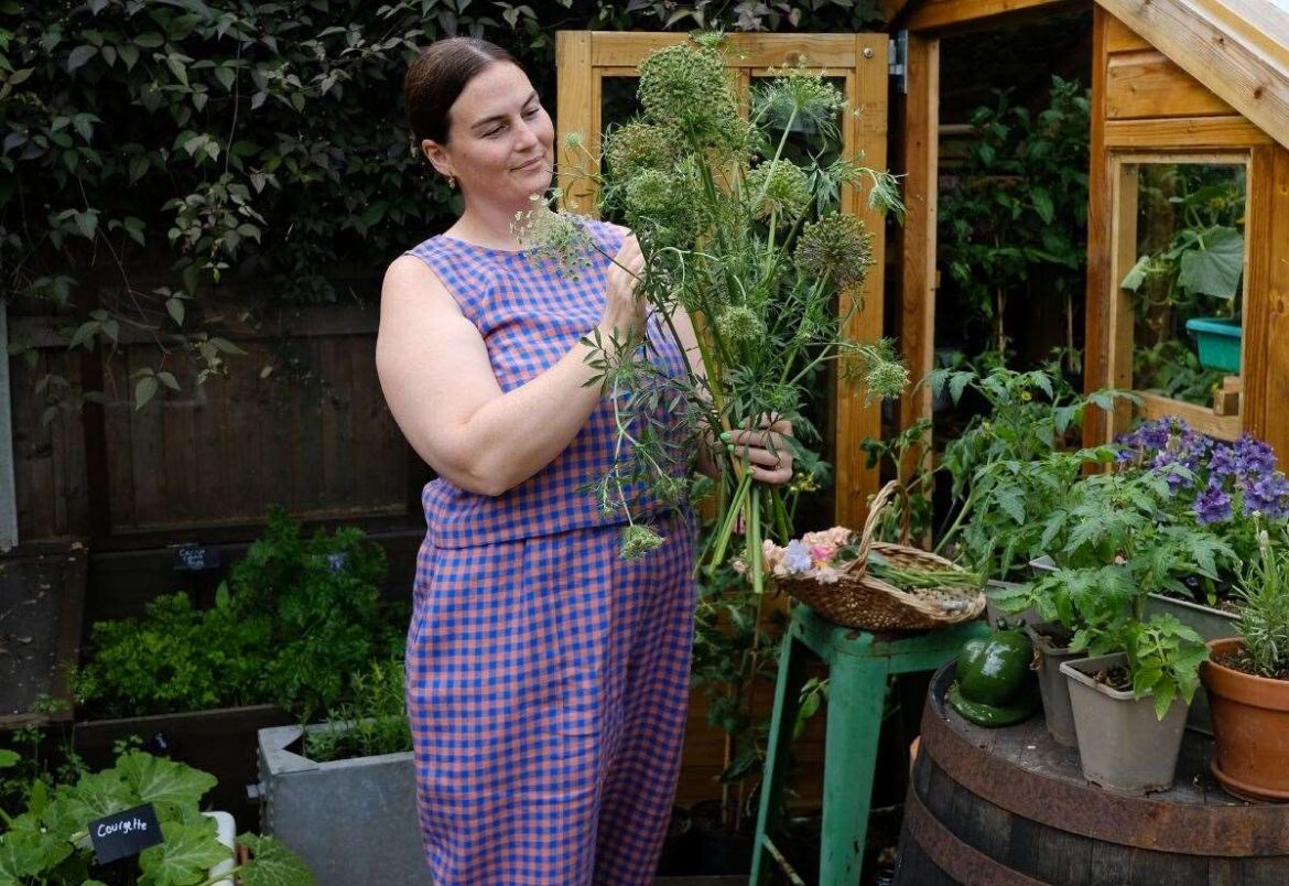 Stortford Fields resident who transformed newbuild garden into wildlife haven creates BBC Gardeners’ World Autumn Fair border Stortford Fields resident who transformed newbuild garden into wildlife haven creates BBC Gardeners’ World Autumn Fair border