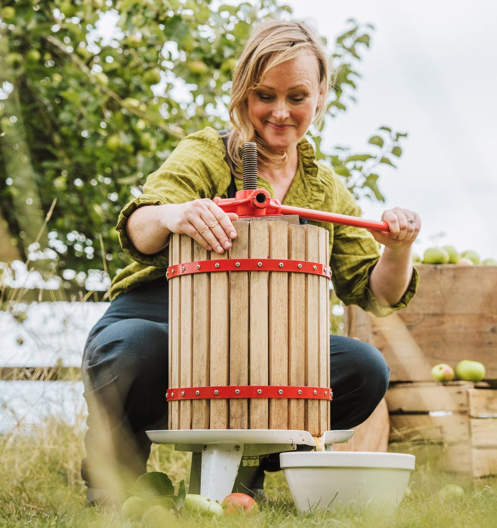 sally pressing apples
