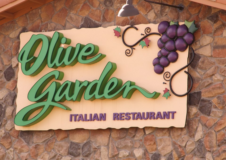 Olive Garden Italian Restaurant sign.