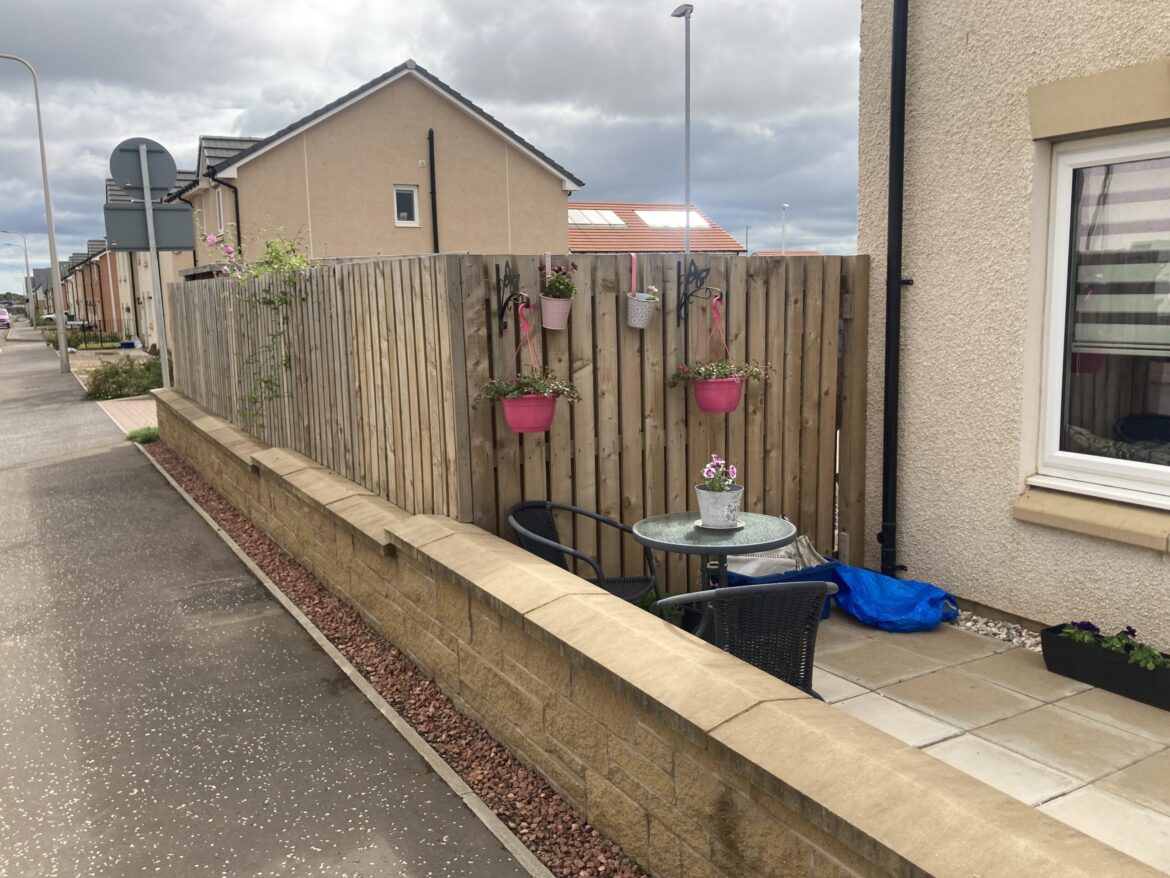 East Lothian home owner appeals over removal of garden fence