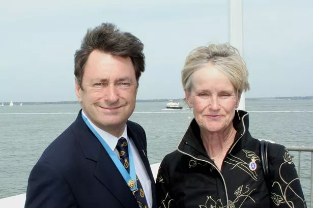 English gardener, writer and broadcaster Alan Titchmarsh with his wife Alison, circa 1990. (Photo by Larry Ellis Collection/Getty Images)