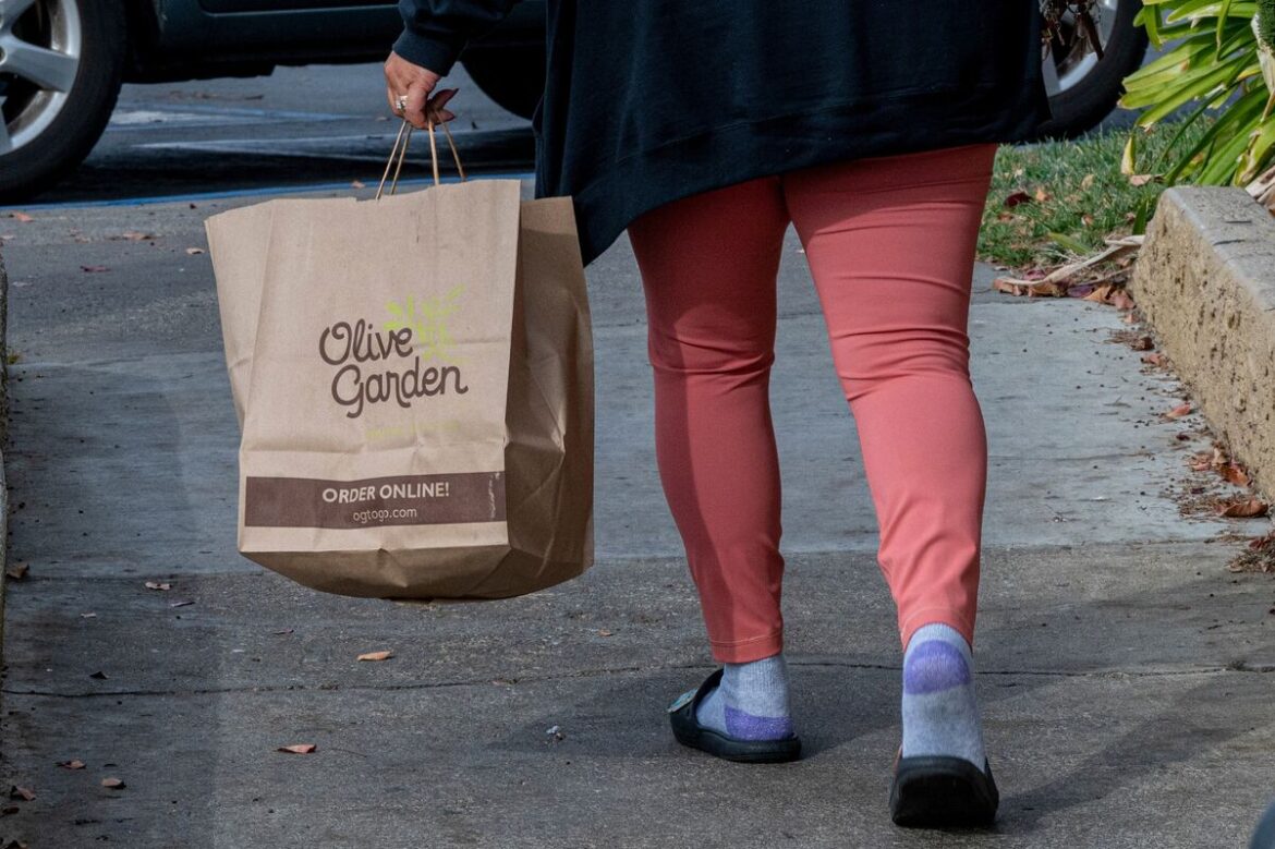 Olive Garden-Owner Darden Tests Smaller Portions as Diners Seek Cheap Options Olive Garden-Owner Darden Tests Smaller Portions as Diners Seek Cheap Options
