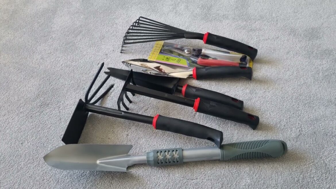 Essential Gardening Tools for Beginners – A Tour of My Japanese-Themed Garden Essential Gardening Tools for Beginners - A Tour of My Japanese-Themed Garden