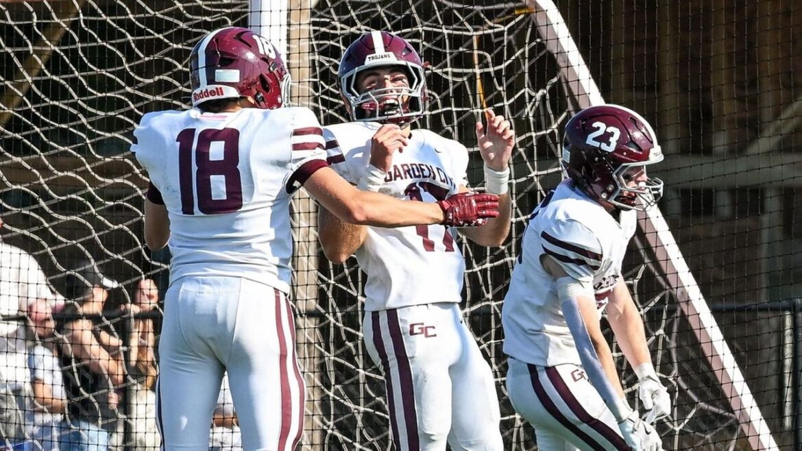 Brayden Robertiello helps Garden City football extend winning streak to 55 games