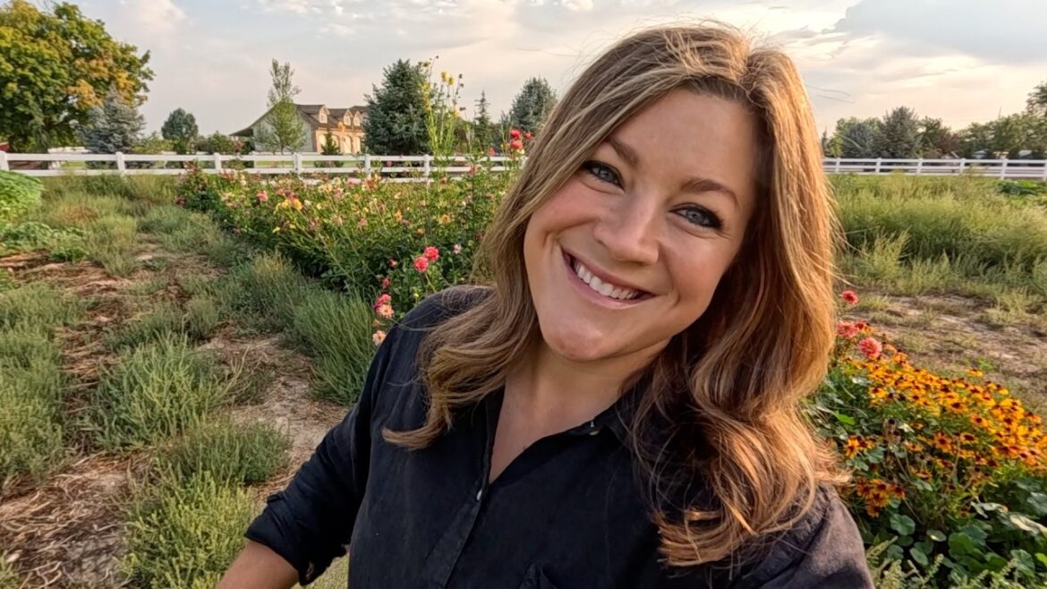 Harvesting the Last Potatoes, Cutting & Displaying Cornstalks & Planting a Miscanthus! 🥔🌾🍂 //