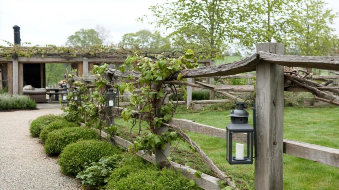 Beautiful Farmhouse Garden Design Ideas Using Natural Elements for a Rustic Look