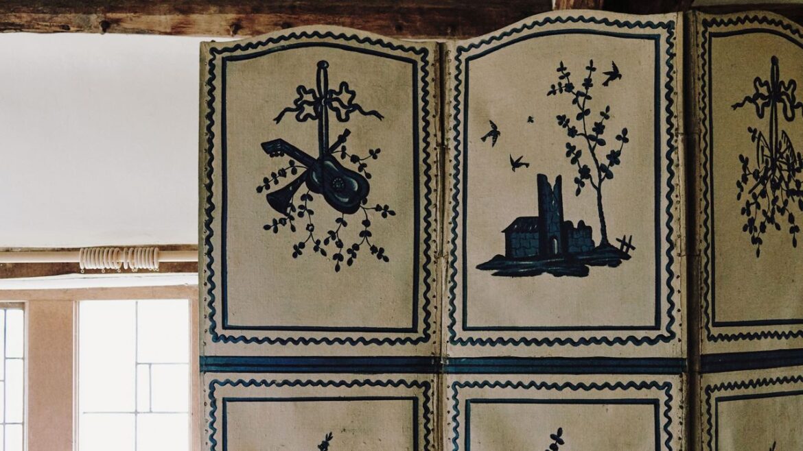 The decorative life of the folding screen The decorative life of the folding screen