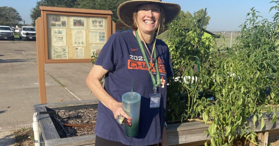 Interns dig in to become Master Gardeners | Community Interns dig in to become Master Gardeners | Community